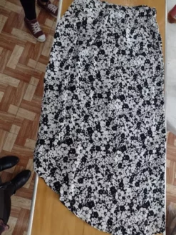 Falda Larga Negra Con Flores Blancas Marca Bershka Nueva -Lee || Dockers Soldes Boutique D NQ NP 643919 MLM53488604150 012023 O