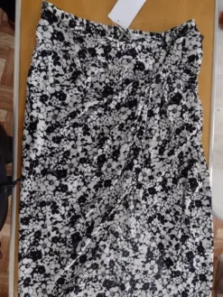 Falda Larga Negra Con Flores Blancas Marca Bershka Nueva -Lee || Dockers Soldes Boutique D NQ NP 708197 MLM53488615058 012023 O