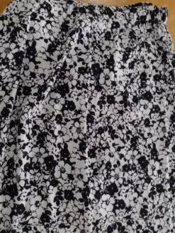 Falda Larga Negra Con Flores Blancas Marca Bershka Nueva -Lee || Dockers Soldes Boutique D NQ NP 852496 MLM53488598191 012023 O