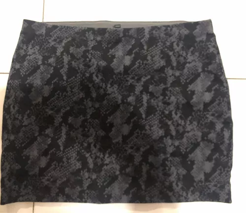 Hermosa Falda Víbora Negra Con Gris Marca Express 5 Hermosa Falda Víbora Negra Con Gris Marca Express – Image 3